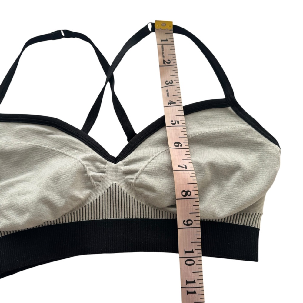 LULULEMON Hold Your‎ Om Bra II Heathered Silver Fox Cross Straps Strappy Size 2 - Picture 8 of 9